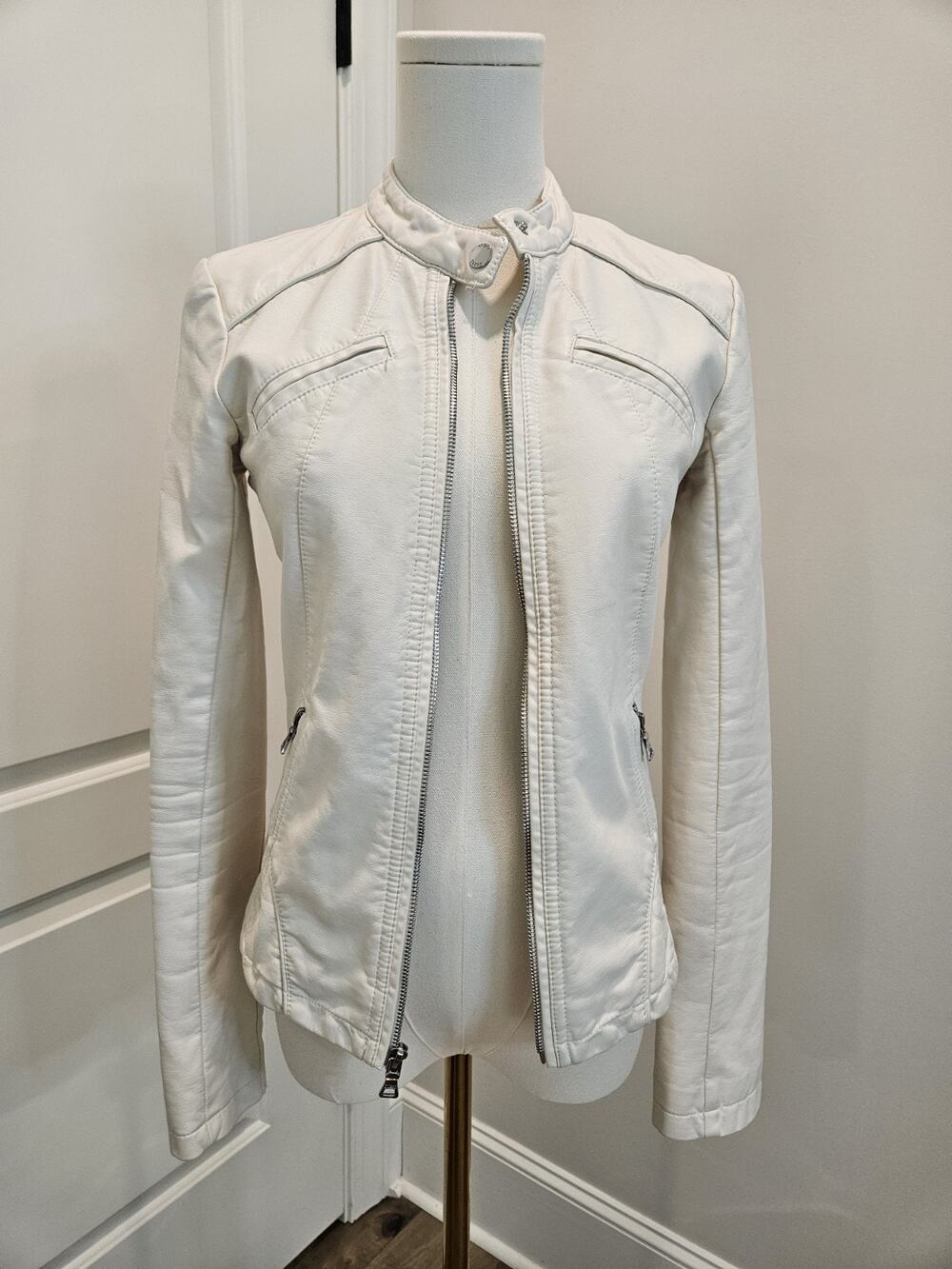 GUESS Women's Mandarin Collar Faux Leather Moto Jacket XS ($150) Ivory
